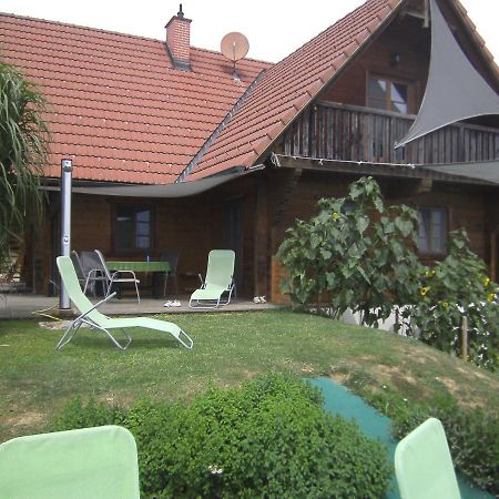 Ferienwohnung Blockhaus Familie Raidl Riegersburg Exterior foto