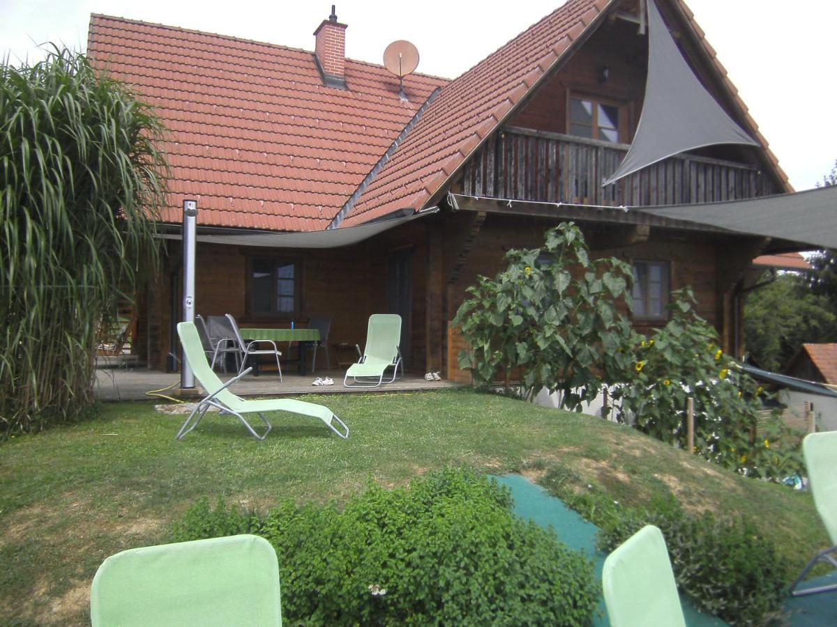 Ferienwohnung Blockhaus Familie Raidl Riegersburg Exterior foto